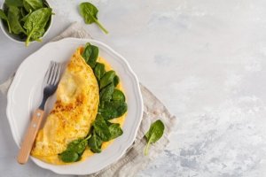 ほうれん草、チアシード、スピルリナのスペインオムレツ