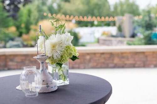 テーブルのセンターピース:安価なDIYアイディア