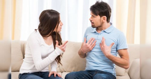 結婚生活が破綻しているかを見極める方法 喧嘩をするカップル