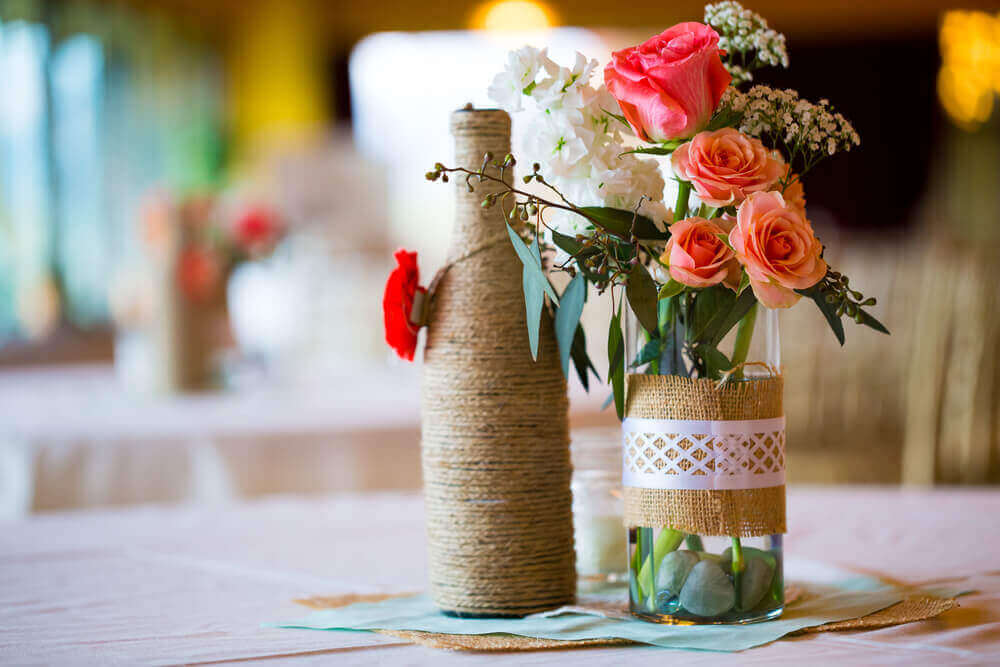 テーブルのセンターピース:安価なDIYアイディア ボトルで作る花瓶