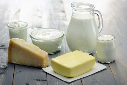 牛乳と低脂肪牛乳：どちらがいいの？　乳製品