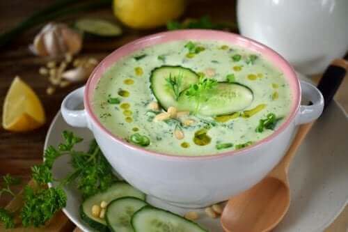 低カロリー！きゅうりとアボカドの冷製スープ