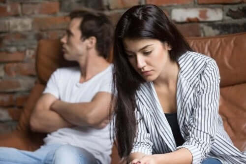 別れる二人 自分を愛する心と自信を取り戻す方法