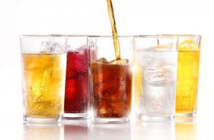 ダイエットソーダを飲むと体重が増えるってホント?