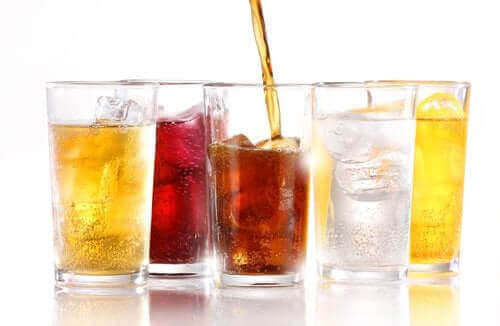 ダイエットソーダを飲むと体重が増えるってホント?