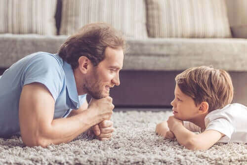 ペアレンティング:様々な子育てスタイルについて 父親と息子