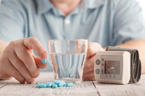 血圧を下げる薬：バルサルタンの用途と副作用