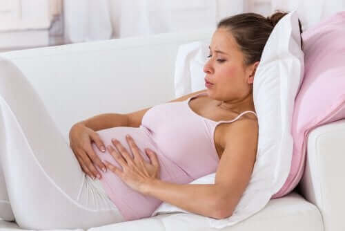 陣痛の初期兆候　出産