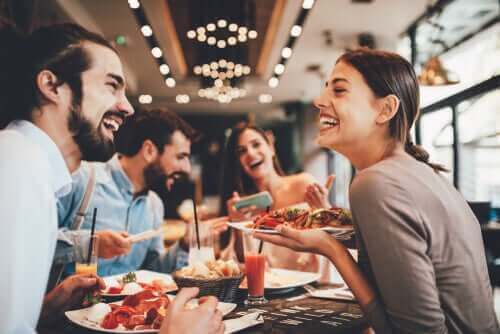 健康的に外食をするためのアドバイス 友人との食事会