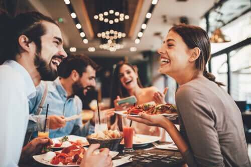 健康的に外食をするためのアドバイス　友人との食事会