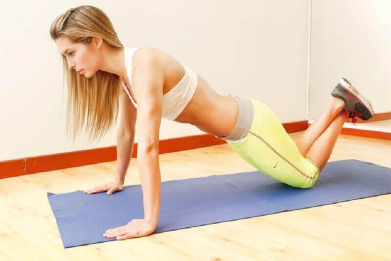 新型コロナウイルス隔離措置中のホームエクササイズ5選 腕立て伏せ