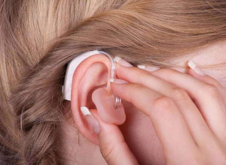 様々な難聴のタイプ、症状、治療法 補聴器