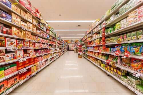 買い物時に新型コロナウイルスへの感染を防ぐ方法　スーパーの様子
