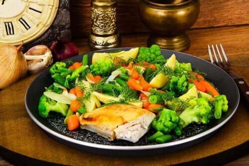 炭水化物の摂取量を減らすためのアドバイス6選 蒸し野菜