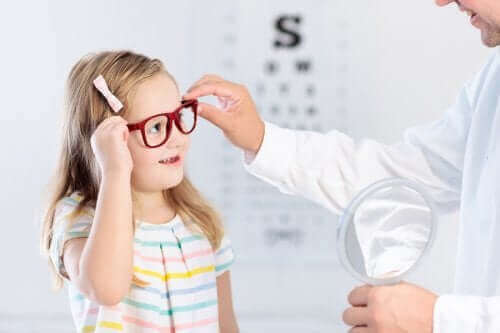 子供の眼の問題を早期に検出する方法　屈折異常