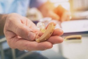 様々な難聴のタイプ、症状、治療法