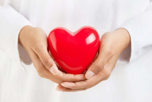 新型コロナウイルスに対して最も脆弱なのは誰ですか?  心臓を持っている人