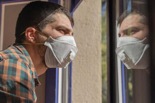 新型コロナウイルスへの恐怖：感情を管理する方法　感染を心配する男性