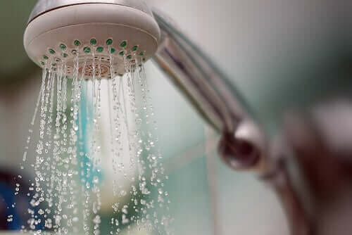 自宅隔離措置中に毎日シャワーを浴びるべきですか？　新型コロナウイルスの隔離措置