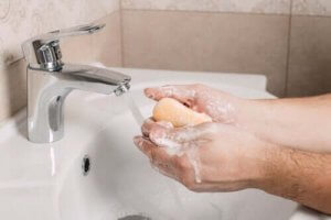 手洗い：新型コロナウイルスの最大の敵