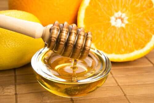 インフルエンザの緩和に役立つ蜂蜜療法3選　蜂蜜と柑橘類