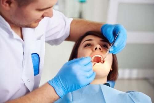 歯科医療における歯内療法のすべてについて　診察中の歯科医