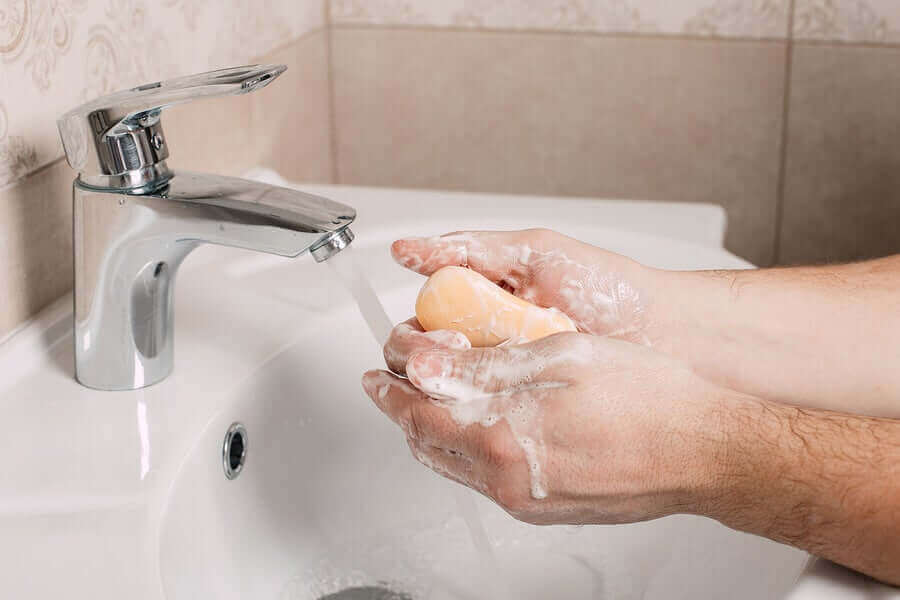新型コロナウイルスが皮膚に与える影響について 過度の手洗い
