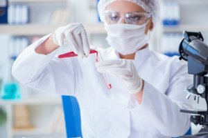 COVID-19の治療に完治した患者の血液を使うこと