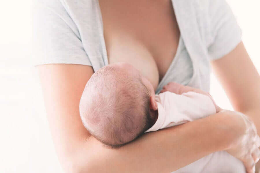 新型コロナウイルスに感染している場合でも授乳できますか? 授乳中の女性