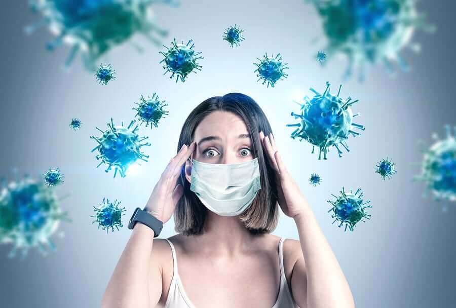 新型コロナウイルスのパンデミック：大切な用語の理解　マスクの女性