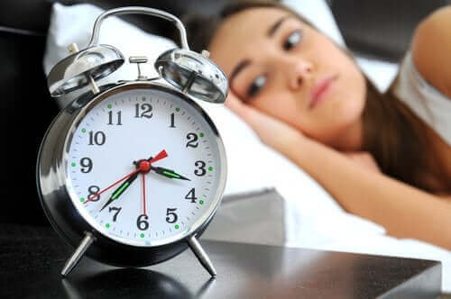 目覚まし時計　寝る前の習慣を変えて睡眠の質をアップさせよう