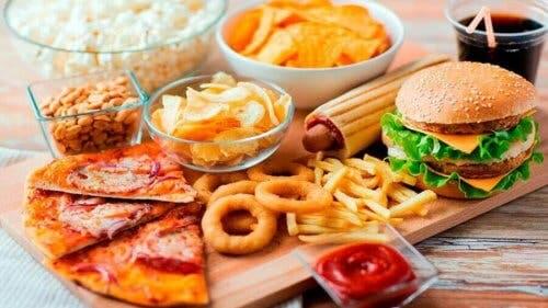 ジャンクフード 食品添加物〜アレルギーやその症状、治療法について