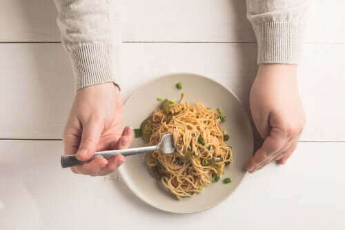 【炭水化物と食事時間】夕食にパスタやご飯を食べても大丈夫？