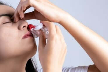 鼻血が出る9つの原因