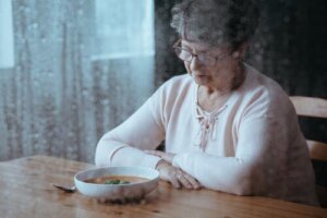 お腹が空かない…食欲不振って何?