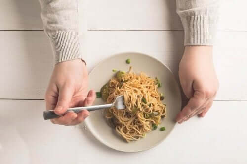 全粒粉パスタは食物繊維が豊富　メリット