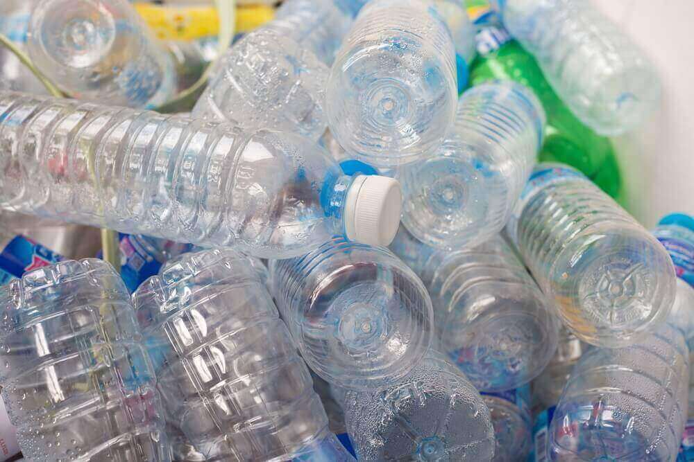 プラスチックボトル　オビソゲンは食の最大の敵？
