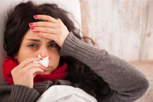身体が痛い！考えられる痛みの原因10選　インフルエンザになった女性