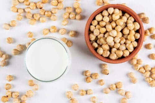 ヘーゼルナッツミルクの栄養価と特徴　作り方