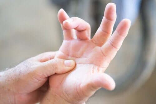 ばね指の主な症状と治療法