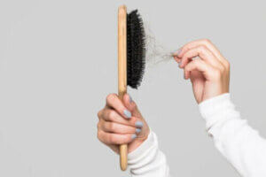 ヘアブラシを清潔に保つコツ
