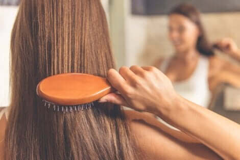 ヘアブラシ 清潔に 保つ