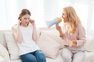 怒鳴ることで子供に与えてしまう5つの長期的な影響