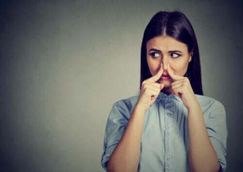 ファントスミア（自発性異嗅症）はどのように発症する？