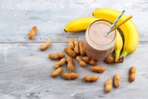 ピーナッツバターとバナナのエネルギーシェイクの作り方