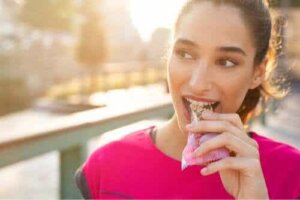 健康的に見えて実は体に悪いスナック5選