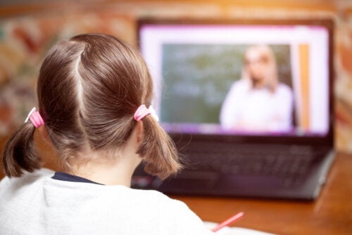 オンライン授業で子供をサポートするには？
