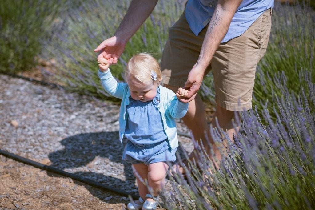 子供が歩けるようになるための10のエクササイズ