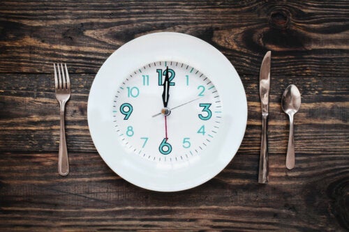 数時間食べなかったらどんな影響があるの？