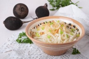 ブラックラディッシュ(黒大根)の栄養素、用途、利点